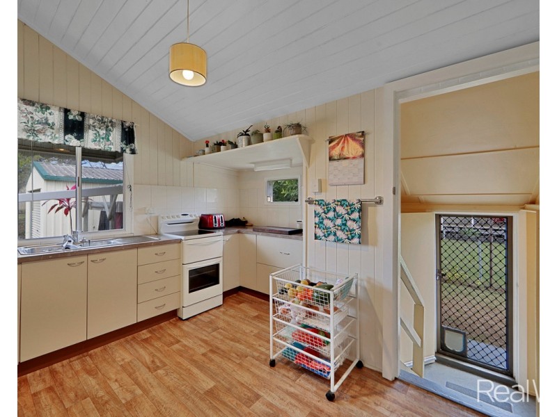 20 Jones Street, Burnett Heads QLD 4670