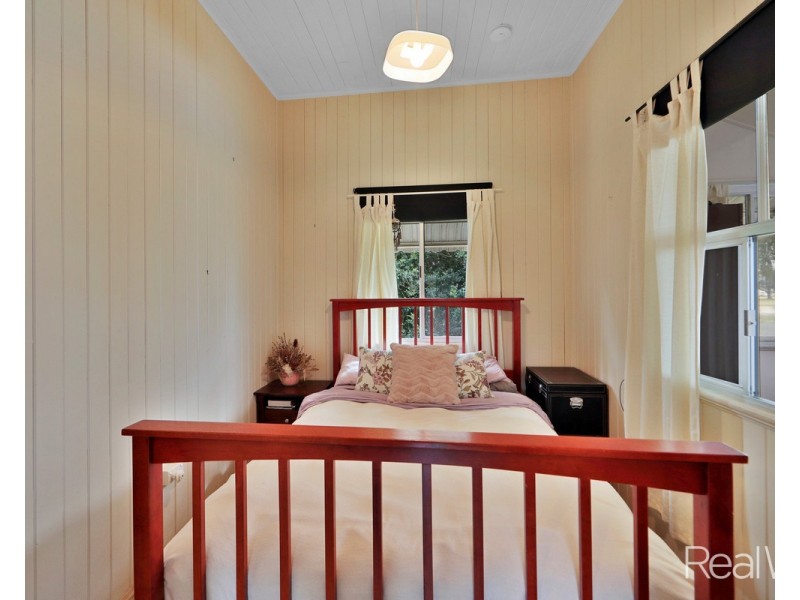 20 Jones Street, Burnett Heads QLD 4670