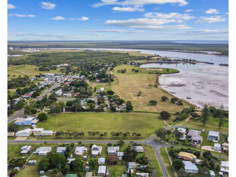 20 Jones Street, Burnett Heads QLD 4670