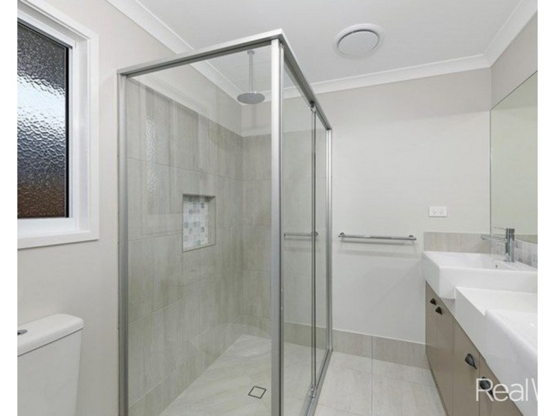 1 Bowerbird Court, Branyan QLD 4670