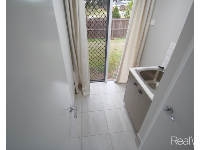 1 Bowerbird Court, Branyan QLD 4670