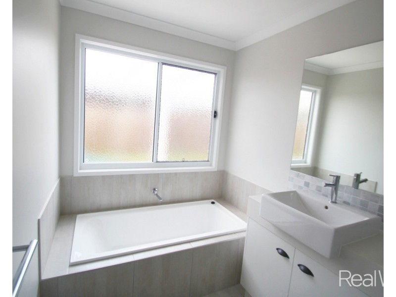 1 Bowerbird Court, Branyan QLD 4670