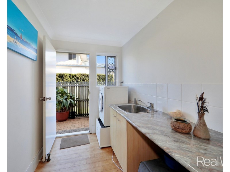 7 Robert John Circuit, Coral Cove QLD 4670