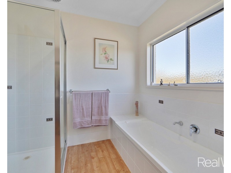 7 Robert John Circuit, Coral Cove QLD 4670