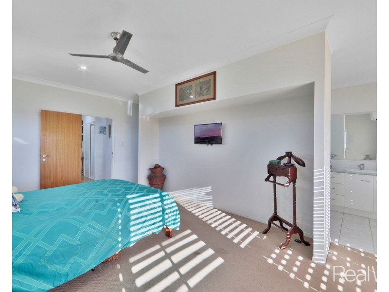 7 Robert John Circuit, Coral Cove QLD 4670