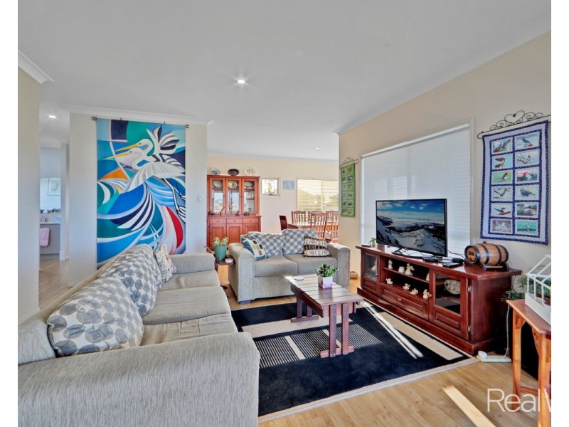 7 Robert John Circuit, Coral Cove QLD 4670