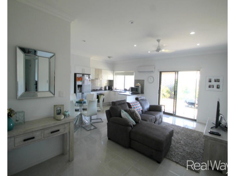 4/3 Bust Street, Svensson Heights QLD 4670