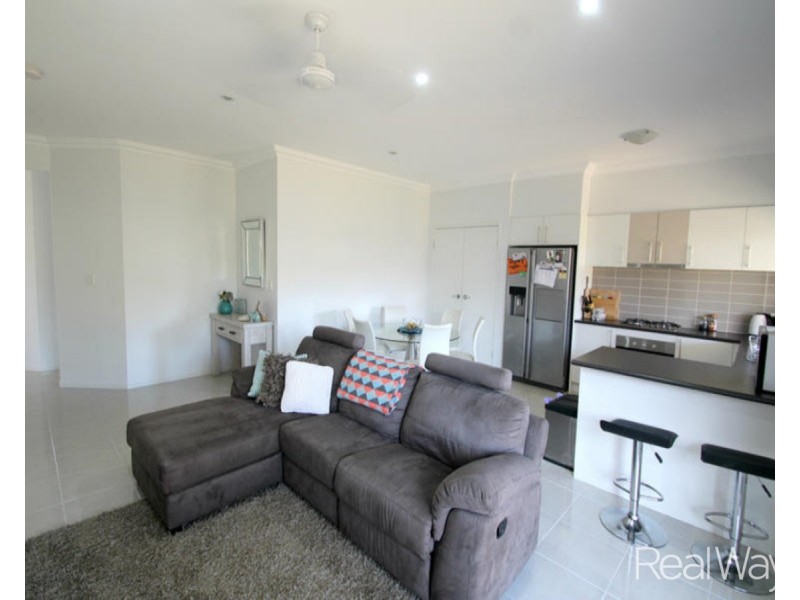 4/3 Bust Street, Svensson Heights QLD 4670