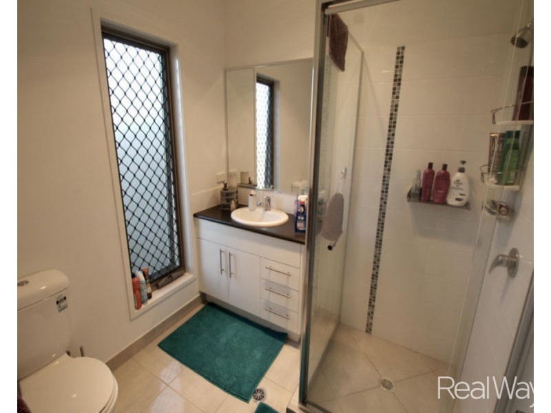 4/3 Bust Street, Svensson Heights QLD 4670