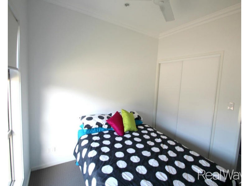 4/3 Bust Street, Svensson Heights QLD 4670