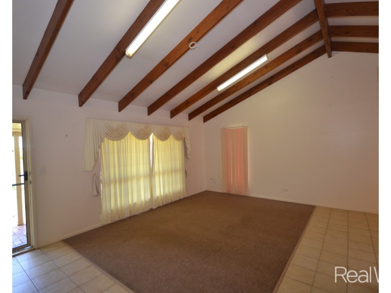 8 Pecton Place, Avenell Heights QLD 4670