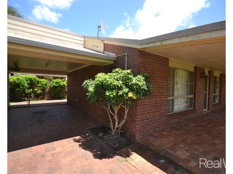 8 Pecton Place, Avenell Heights QLD 4670