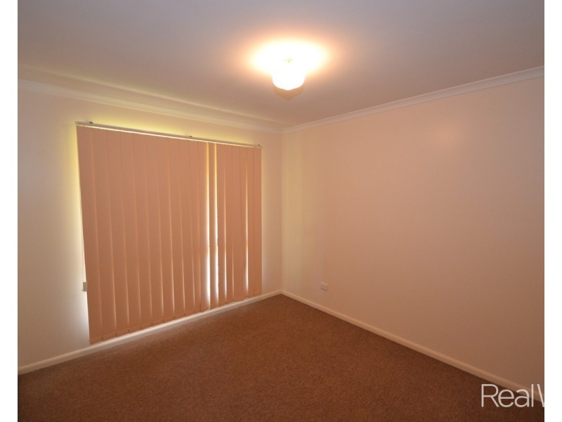 8 Pecton Place, Avenell Heights QLD 4670