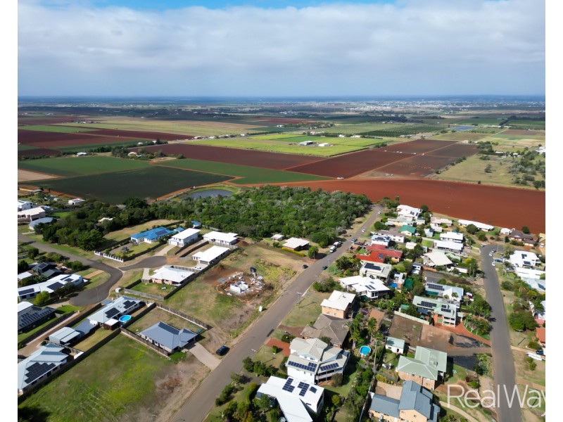 4a Hilltop Avenue, Qunaba QLD 4670