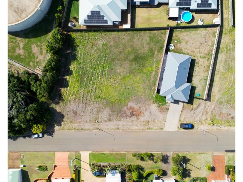 4a Hilltop Avenue, Qunaba QLD 4670