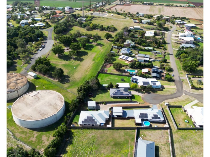 4a Hilltop Avenue, Qunaba QLD 4670