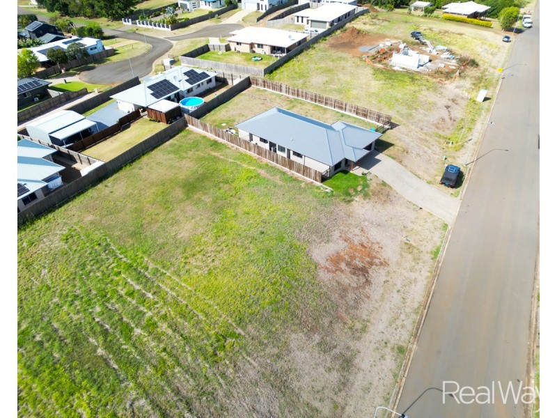 4a Hilltop Avenue, Qunaba QLD 4670