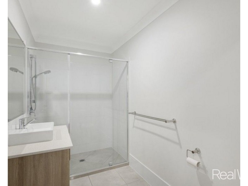 25B Sharp Crescent, Branyan QLD 4670