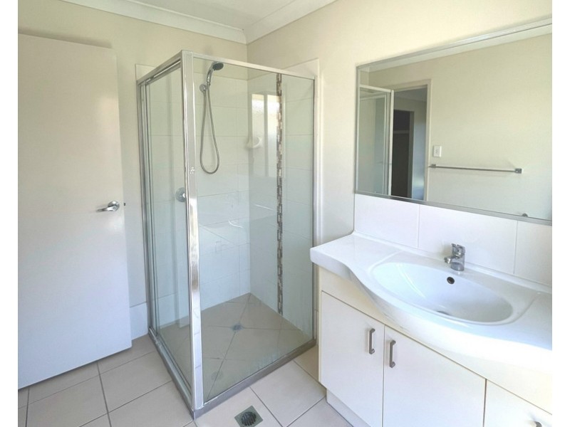 16 Hintz Street, Branyan QLD 4670