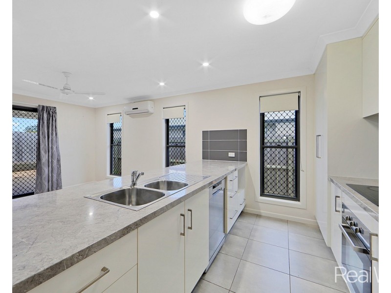 2/1 Alison Drive, Kalkie QLD 4670