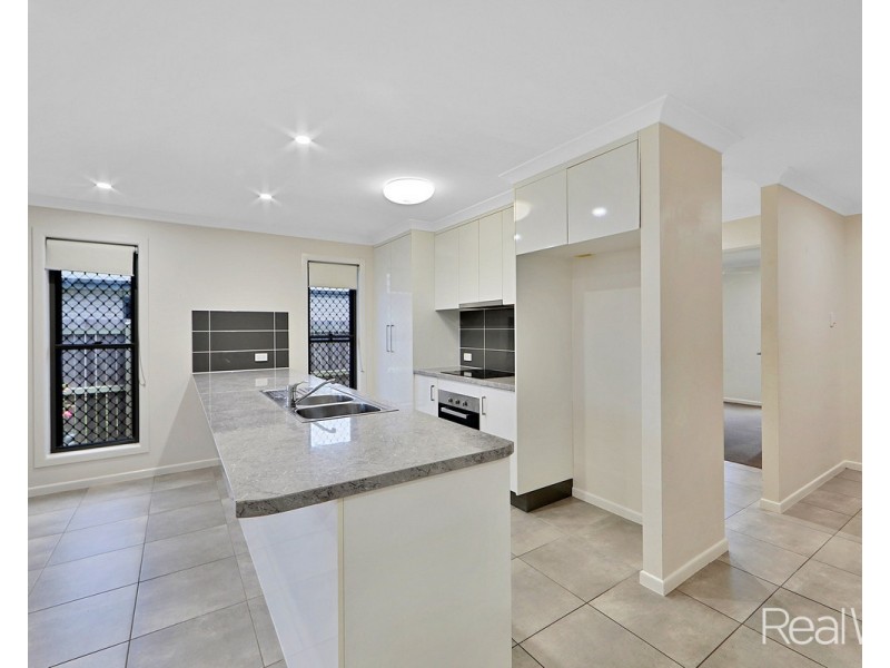 2/1 Alison Drive, Kalkie QLD 4670