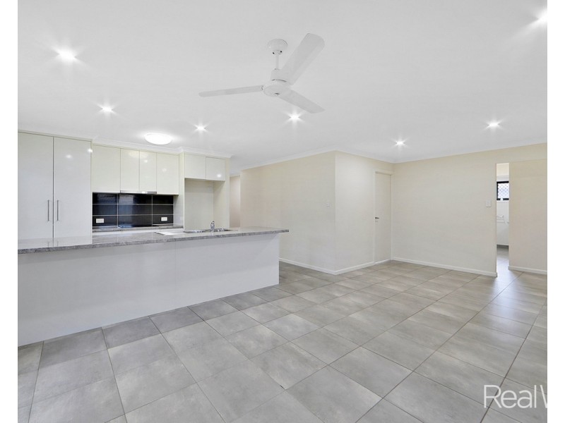 2/1 Alison Drive, Kalkie QLD 4670