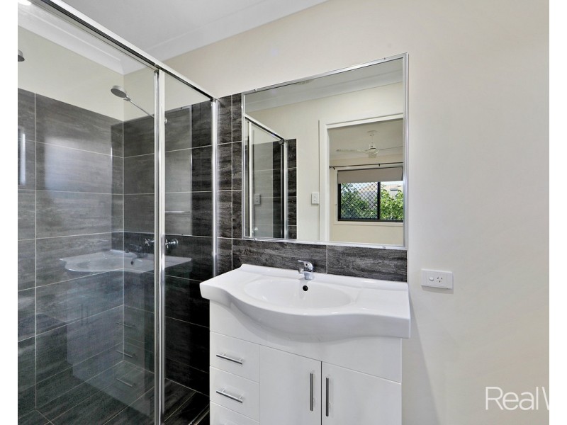 2/1 Alison Drive, Kalkie QLD 4670