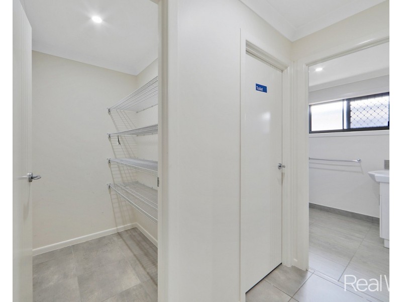 2/1 Alison Drive, Kalkie QLD 4670