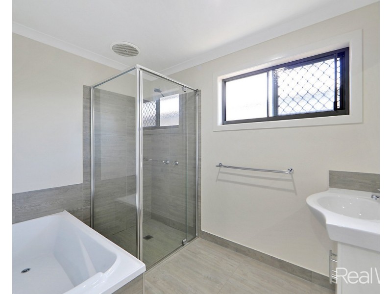 2/1 Alison Drive, Kalkie QLD 4670