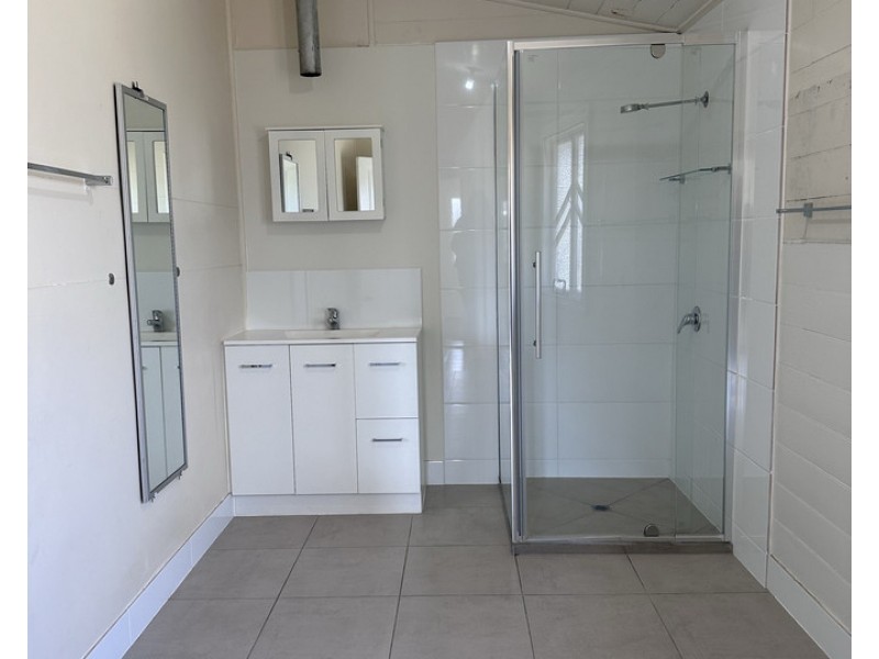 1/2 Crawford Street, Walkervale QLD 4670