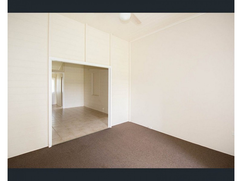 1/2 Crawford Street, Walkervale QLD 4670