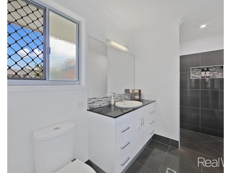 16 Sergiacomi Drive, Kalkie QLD 4670