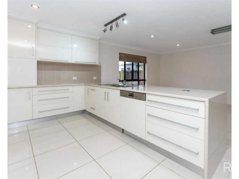 2 Higgins Court, Ashfield QLD 4670