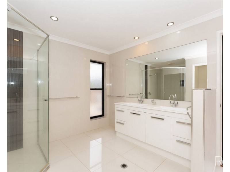 2 Higgins Court, Ashfield QLD 4670