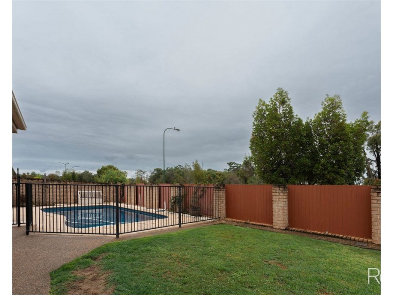 2 Higgins Court, Ashfield QLD 4670