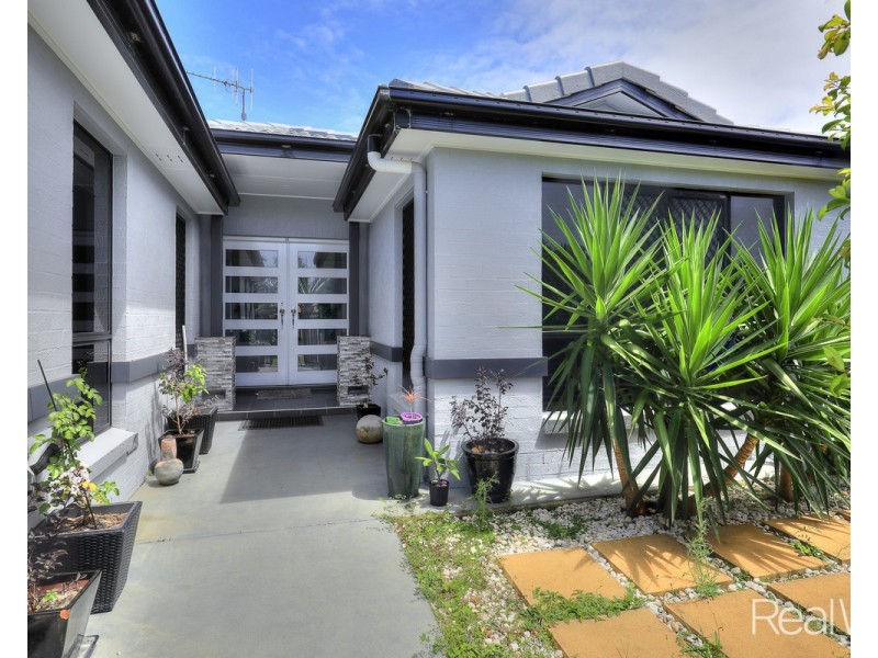 25 Robert John Circuit, Coral Cove QLD 4670