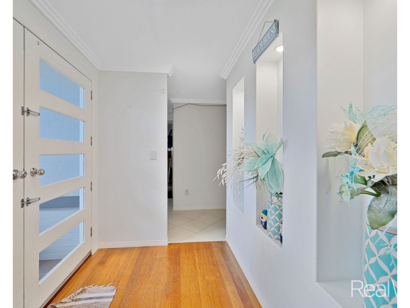 25 Robert John Circuit, Coral Cove QLD 4670