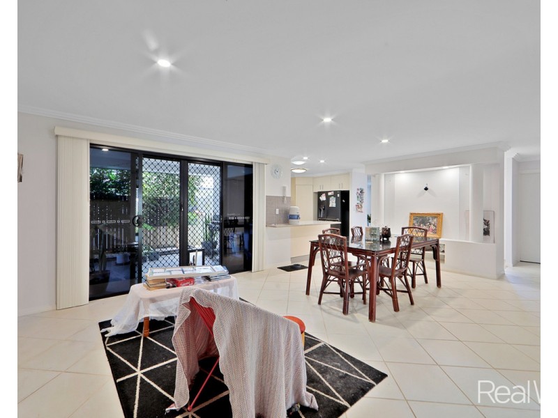 25 Robert John Circuit, Coral Cove QLD 4670