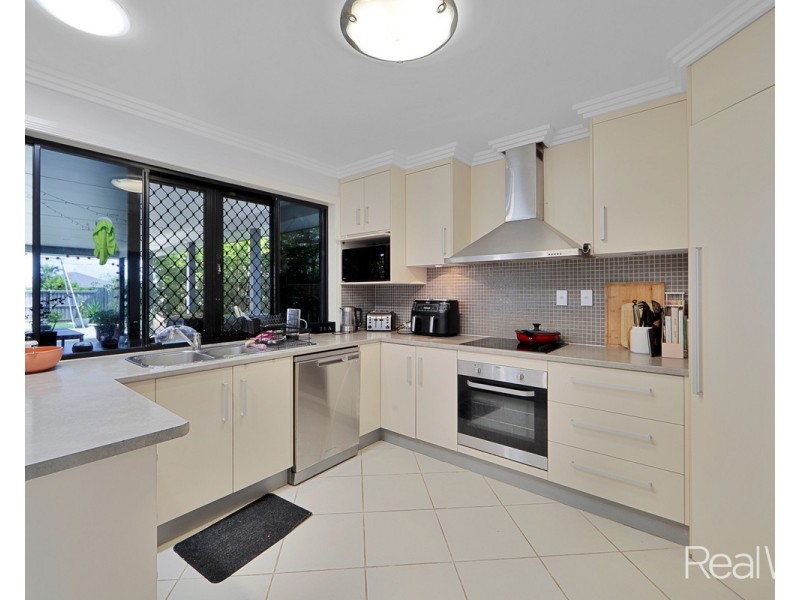 25 Robert John Circuit, Coral Cove QLD 4670