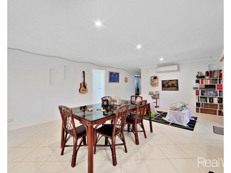 25 Robert John Circuit, Coral Cove QLD 4670