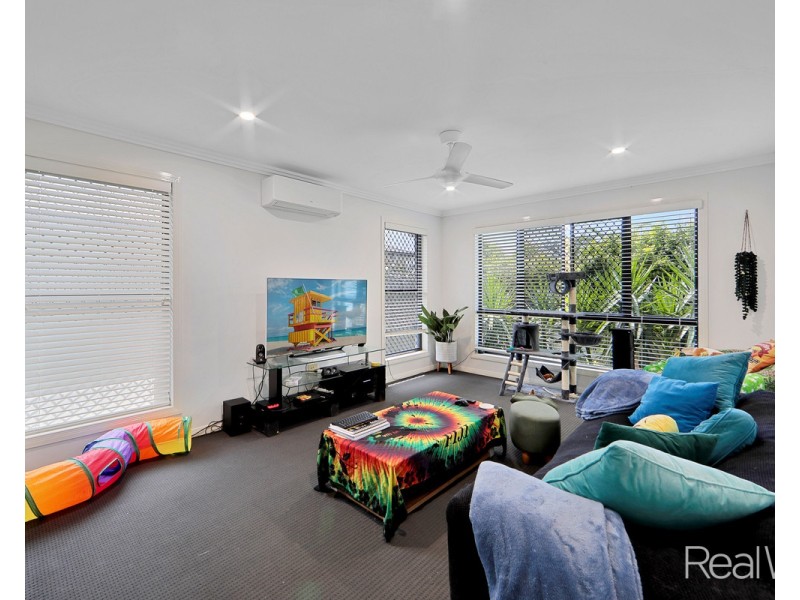 25 Robert John Circuit, Coral Cove QLD 4670