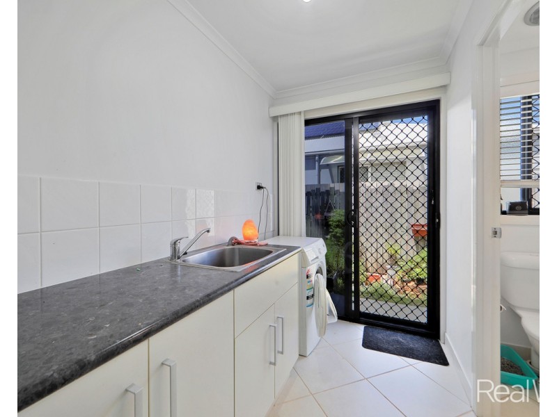 25 Robert John Circuit, Coral Cove QLD 4670