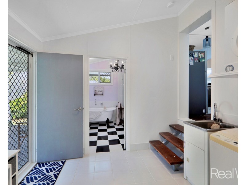 11 Wynter Street, Walkervale QLD 4670