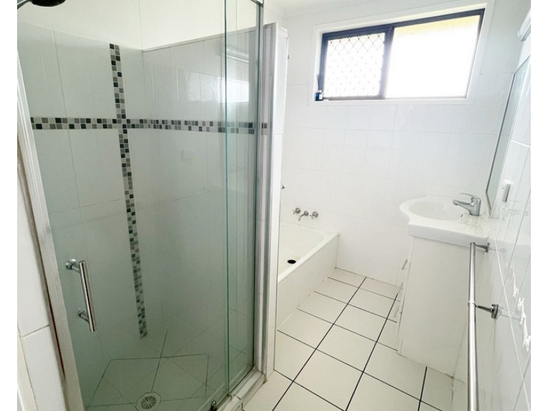 18 McLachlan Drive, Avenell Heights QLD 4670