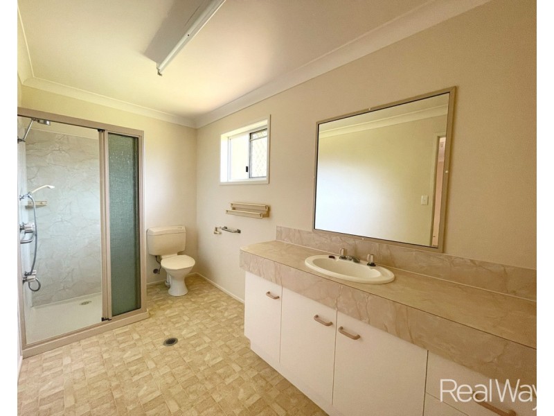6 Peatey Street, Kepnock QLD 4670