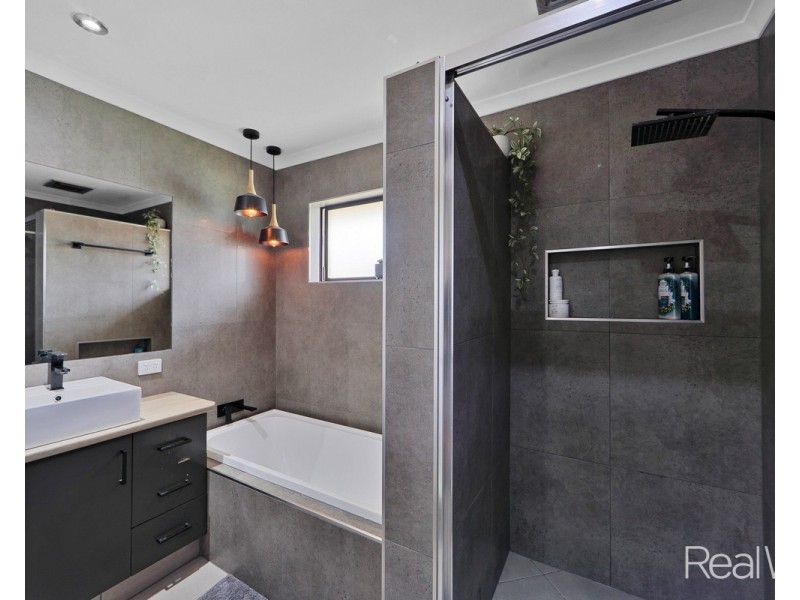 14 Maughan Street, Thabeban QLD 4670