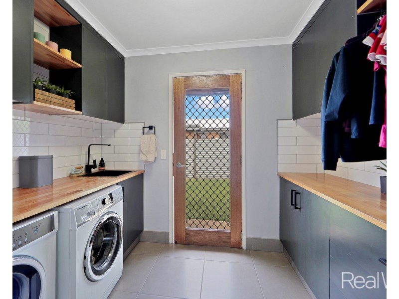 14 Maughan Street, Thabeban QLD 4670