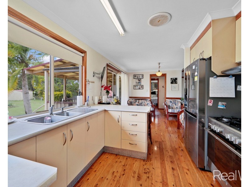 18 Park Estate Drive, Branyan QLD 4670
