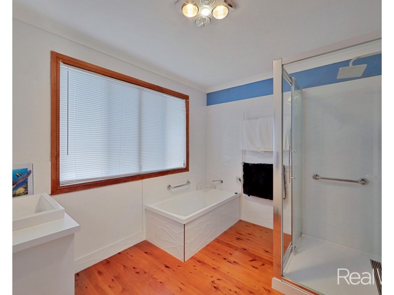 18 Park Estate Drive, Branyan QLD 4670