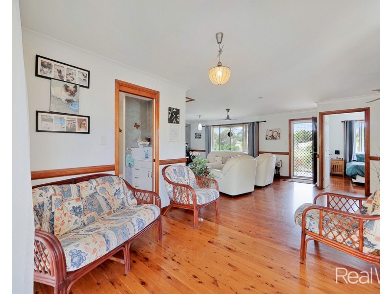 18 Park Estate Drive, Branyan QLD 4670